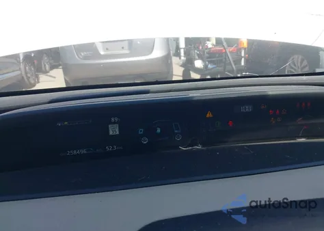 2021 Toyota Prius Xle z USA, uszkodzony, nr VIN JTDKAMFU9M3130578